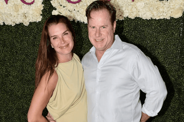 אבודים: ברוק שילדס ובעלה נתקעו במשך 5 שעות על סירה