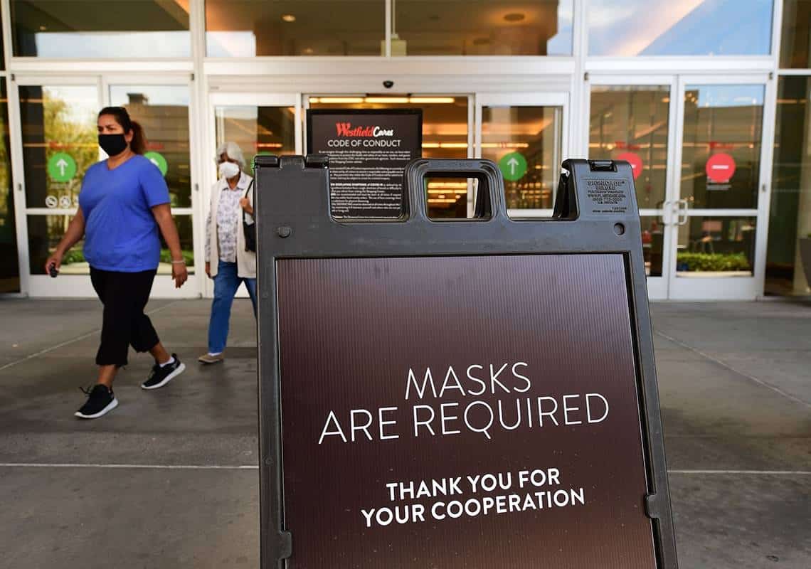 חבישת מסכות בחללים סגורים? קליפורניה מיישרת קו עם מדיניות ה-CDC