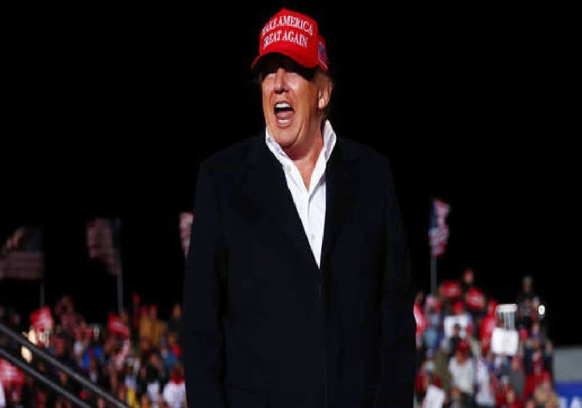 טראמפ מזהיר את ביידן: "הוא שולח חיילים להגן על גבול אוקראינה? שישלח קודם חיילים להגן על הגבול שלנו כאן בטקסס!"