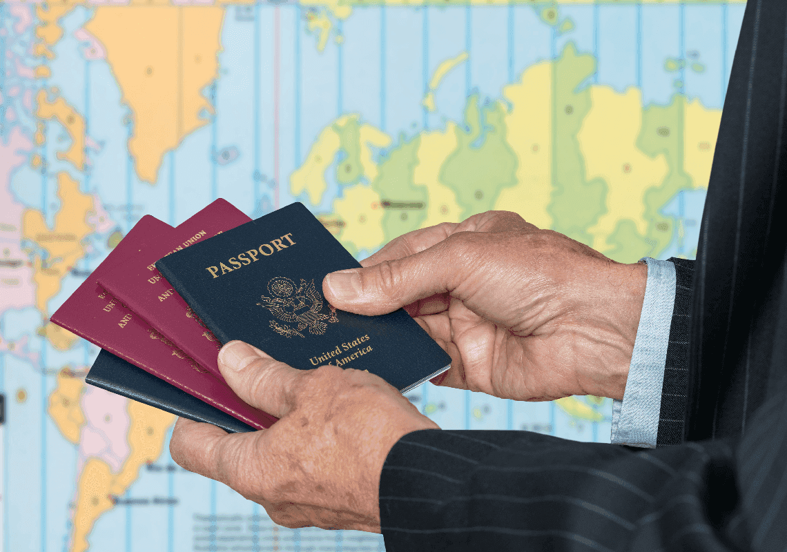 זינוק חד במספר האמריקאים העשירים שקונים דרכונים זרים - ואלו הן הסיבות 