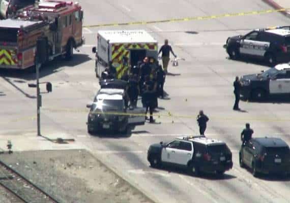 "תירו בי! תירו בי!": שוטר של משטרת לוס אנג'לס ירה באדם שנופף בסכין ופצע עצמו