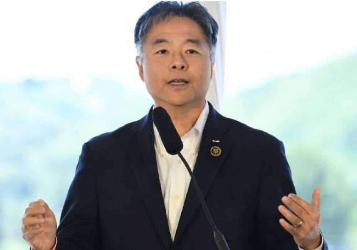 אירוע הירי בדרום קליפורניה: חבר קונגרס דורש "להוקיע את תאוריית ההחלפה הגזענית והשפלה", שבה בעבר תמך