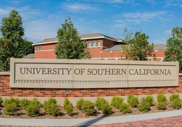 קליפורניה נגד רשות ההגירה: "מכריחה סטודנטים לבחור בין חינוך לבריאות"