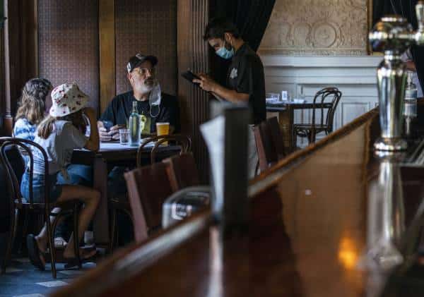 ניו ג'רזי: כאלפיים נשאי קורונה מאובחנים מדי יום, המושל חשף מגבלות חדשות על מסעדות