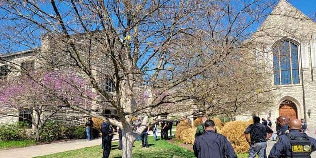 נקבה המזוהה כטראנסג'נדר טבחה בשלושה ילדים‏ בני 9 ובשלושה מבוגרים בביה"ס נוצרי בנאשוויל - היורה מתה