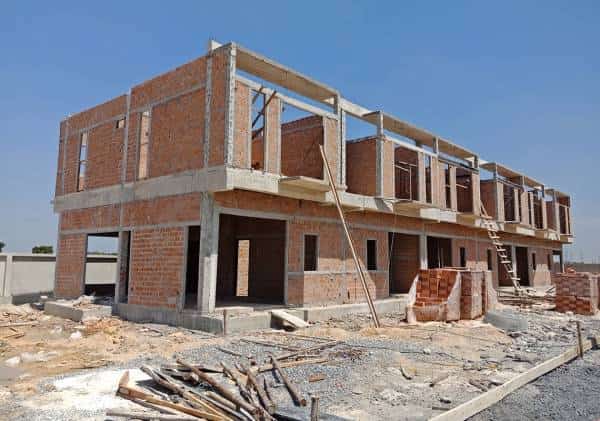 משבר ענף הקונסטרקשן בקליפורניה: עשרות אלפי עובדים מחוסרי פרנסה, אושרה תוספת משמעותית לדמי האבטלה