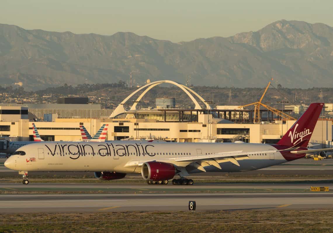 תקרית חריגה בטיסה מלונדון ללוס אנג'לס: גבר השתולל ותקף נוסעים אחרים