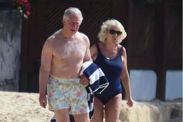 חושף גוף מוצק: הנסיך צ'רלס, שלא נראה בבגד ים מאז שנות ה-80, התפשט והציג חזה שעיר 