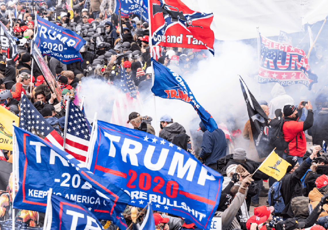 שליש מהאמריקנים מאמינים שאלימות נגד הממשלה היא "מוצדקת"