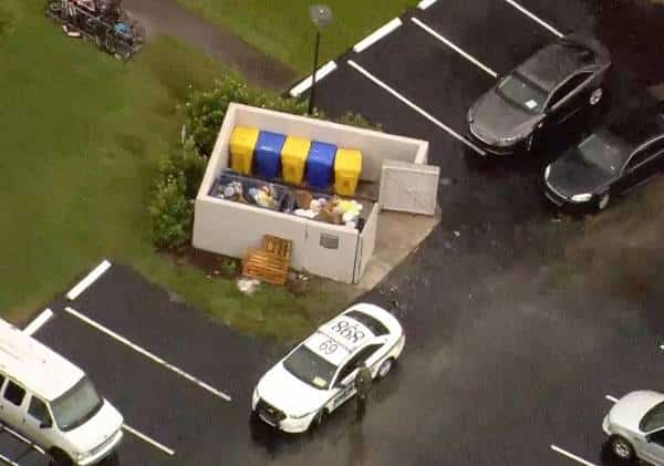 "מי מסוגל לעשות דבר כזה": יצאו להליכה ולפתע שמעו קול בכי מכיוון האשפה