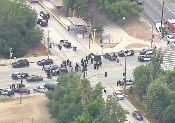 ואלי לוס אנג'לס: אירוע ירי קטלני באוטובוס, החשוד נעצר בתום מצוד ממושך