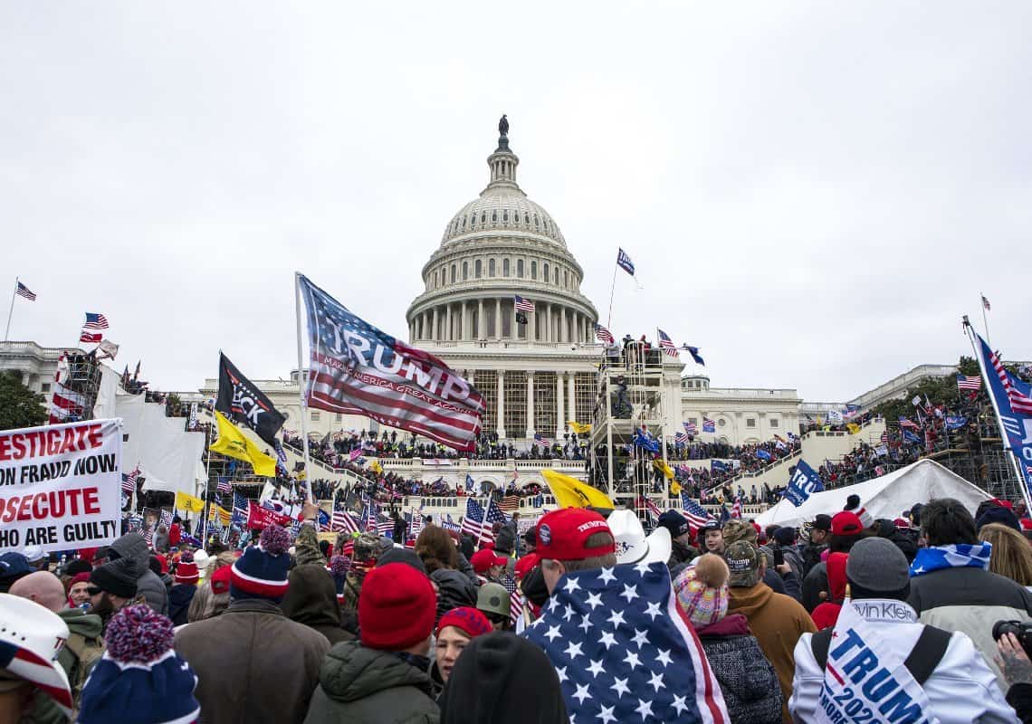 עונש כבד לתושב דרום קליפורניה שהורשע בתקיפת שוטרים בגבעת הקפיטול