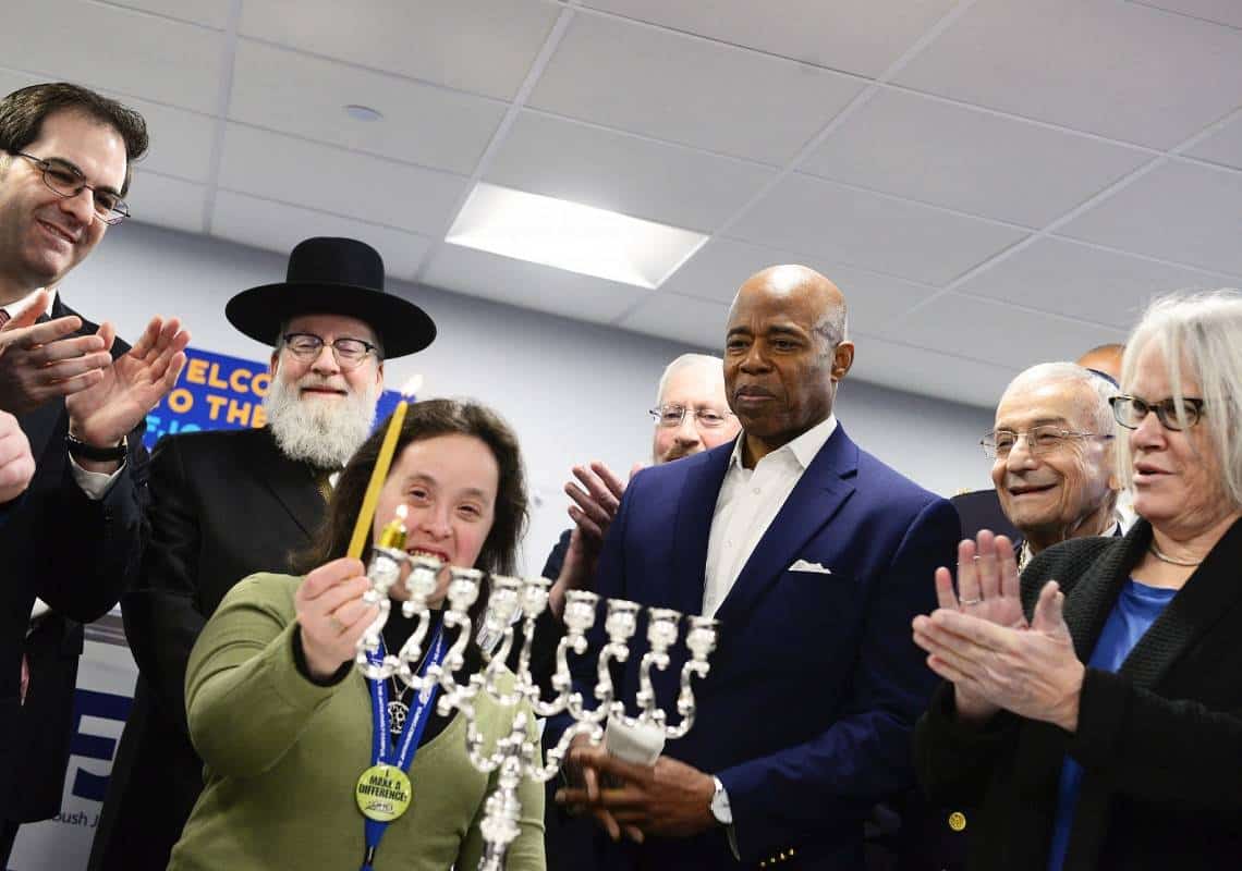 לקראת השבעתו: ראש עיריית ניו יורק הנבחר במחווה לקהילה היהודית
