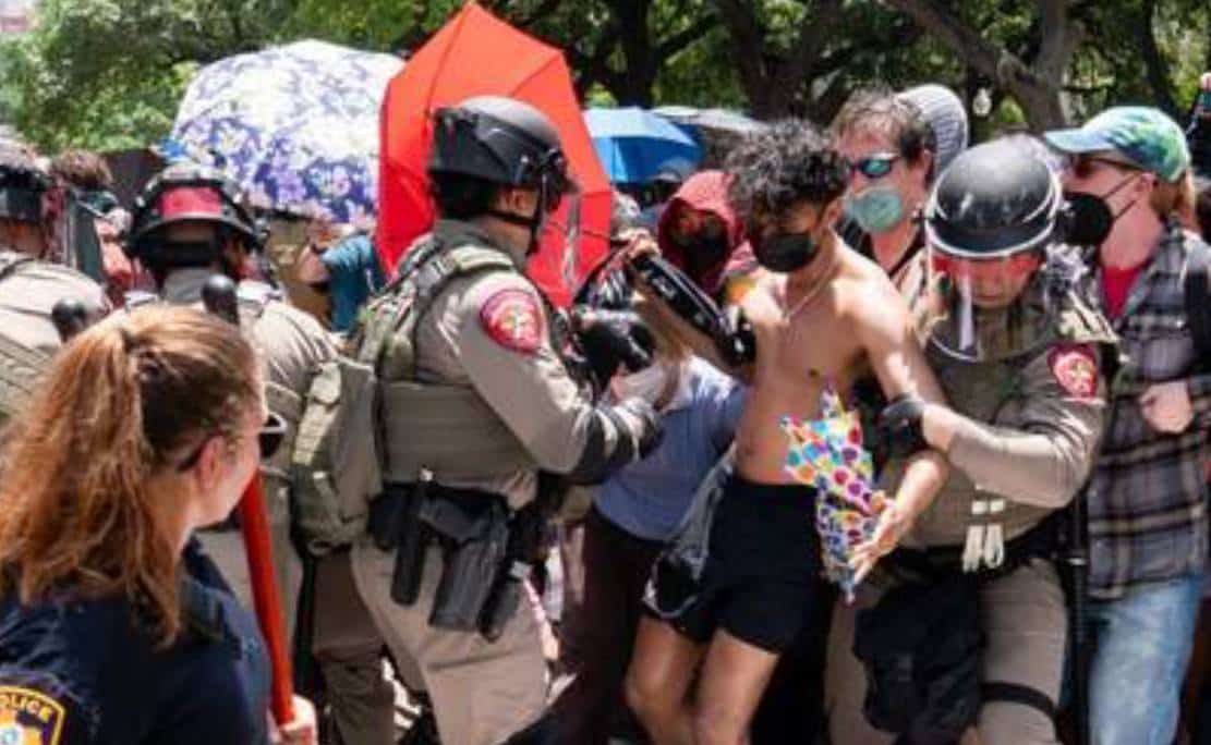 עוד סטודנטים בדרך לכלא: עשרות מפגינים נעצרו באוניברסיטת טקסס