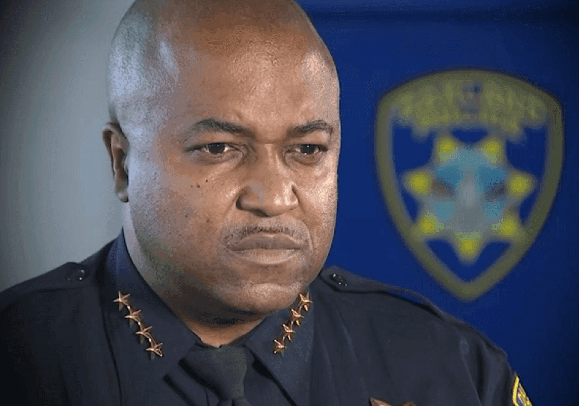 דרמה בקליפורניה: מפקד משטרה פוטר בטענה לטיוח