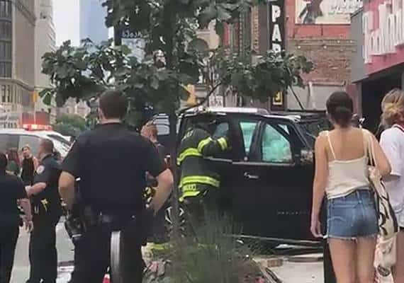 ניו יורק: מכונית התנגשה במסעדה בשכונת צ'לסי