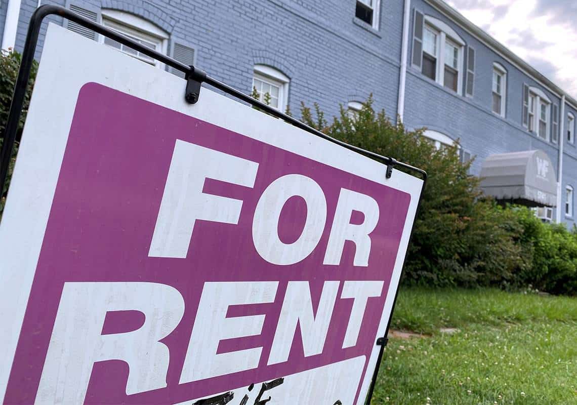 למרות התנגדותם של בעלי הנכסים: ממשל ביידן מחדש את האיסור על פינוי דיירים