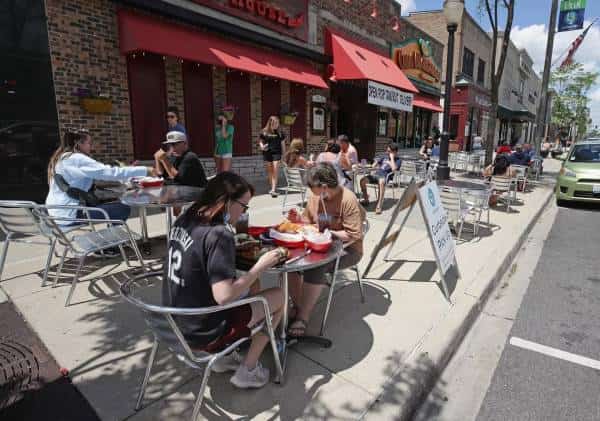 לוס אנג'לס הורתה לסגור מסעדות וברים בלילות: "אם המגמה תימשך, כל עסק שאינו חיוני ייאלץ להיסגר"
