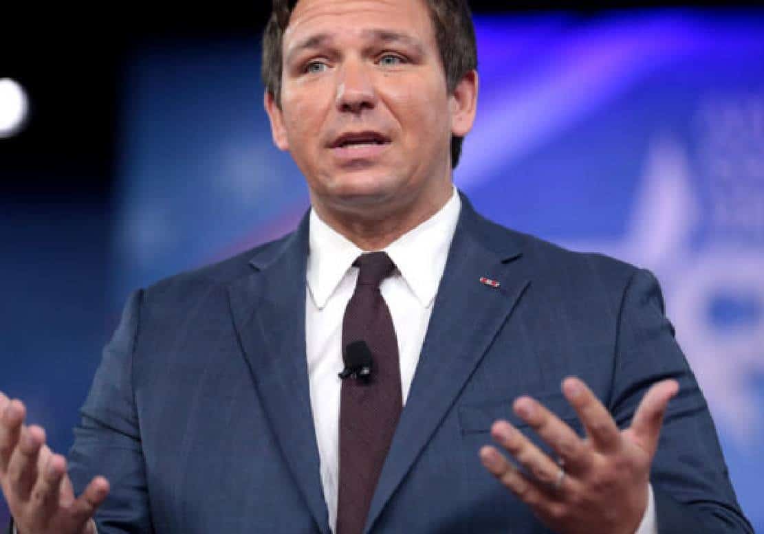 ‏דה-סנטיס התעורר? מושל פלורידה מוציא כמעט 70 מיליון דולר על אוטובוסים ירוקים‏