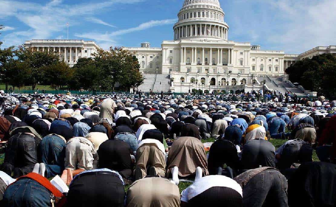 בדרך להצפה במיליוני מוסלמים? "הקונגרס אישר 3.5 מיליארד דולרים לייבוא מהגרים מהמזה"ת"