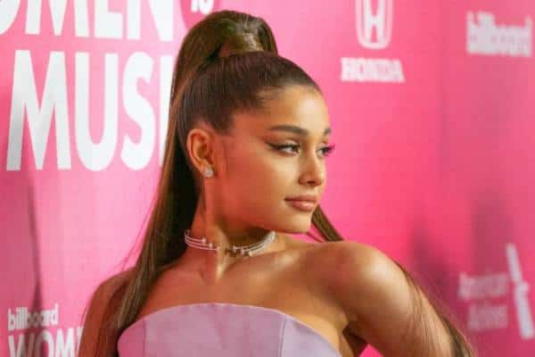 "אלוהים הוא אישה": ואריאנה גרנדה הפכה לאלוהות הראשית של האינסטוש