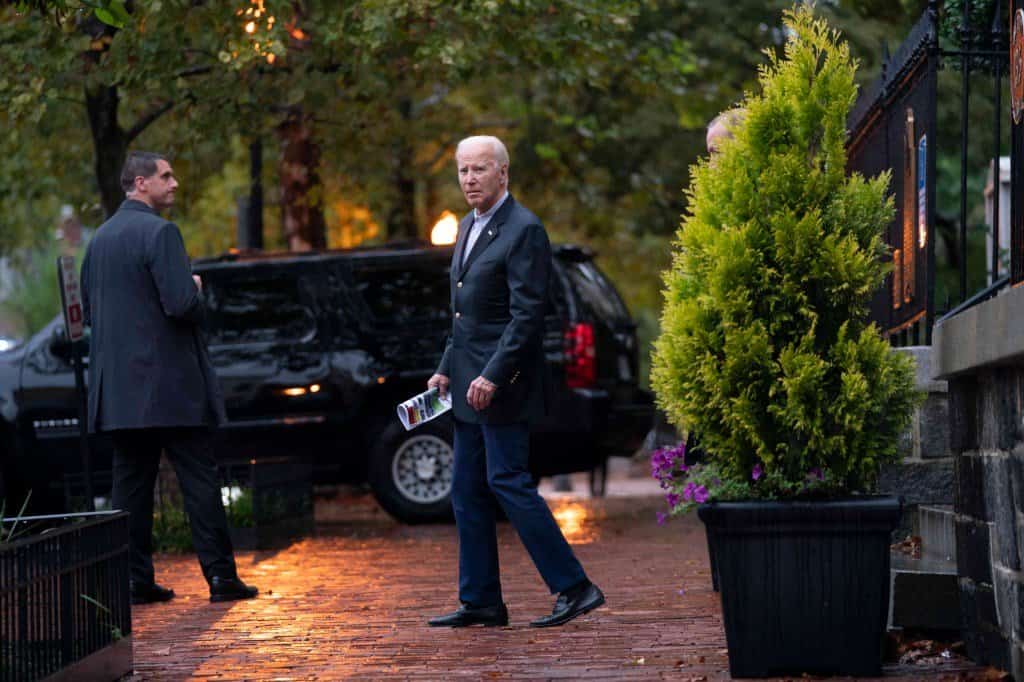 סקר חדש מטלטל את אמריקה: טראמפ מוביל ב-10 אחוזים על ביידן בהתמודדות ישירה לנשיאות