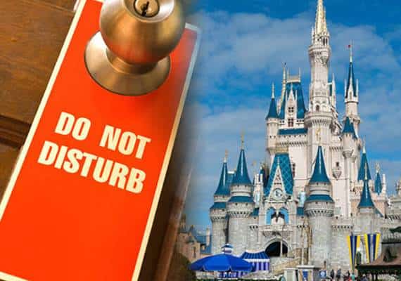 דיסני וורלד מסירה את שלטי ה "DO NOT DISTUB". בהילטון שוקלים להצטרף למהלך 