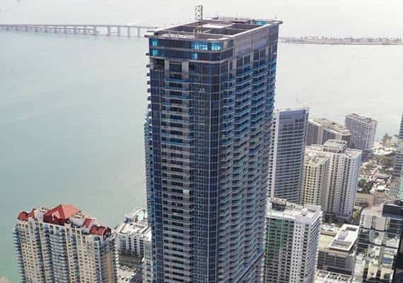 מיאמי: בניין דירות יוקרתי יציע קומה שלמה למגורי כלבים