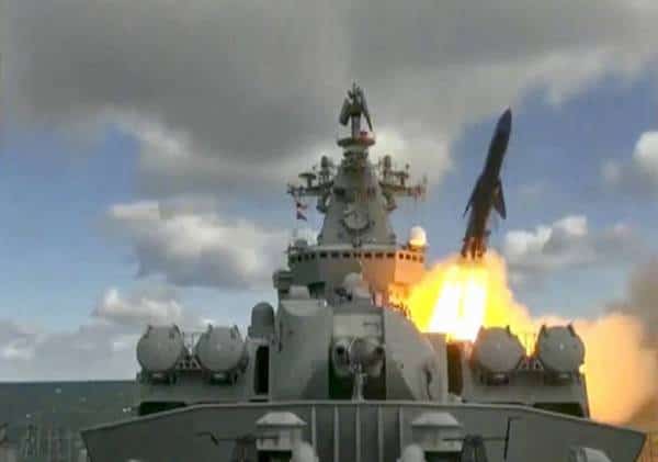 היסטוריה: מטוסים וצוללות גרעיניות רוסיות ביצעו תמרונים לחופי ארה"ב - לראשונה מאז נפילת בריה"מ 