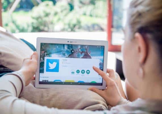 טוויטר פרסמה תחזית נמוכה לרבעון הראשון - והמניה צנחה בשמונה אחוזים