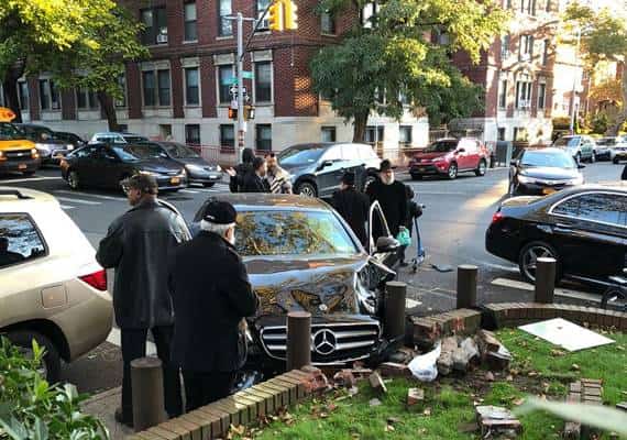 נס מתועד בברוקלין: אב ובנו שרדו פגיעת מכונית‎