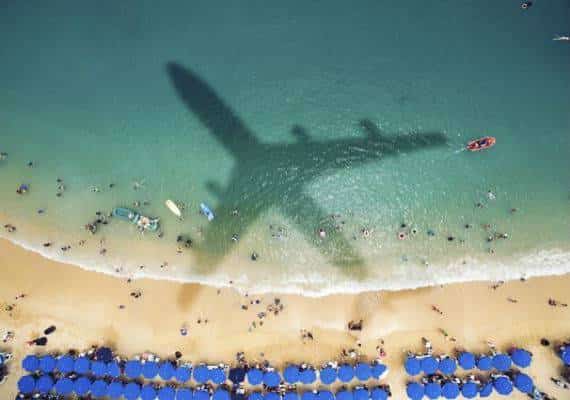 מומחים ממליצים: מתי כדאי לרכוש כרטיסי טיסה ומתי כדאי לטוס בעונת הקיץ