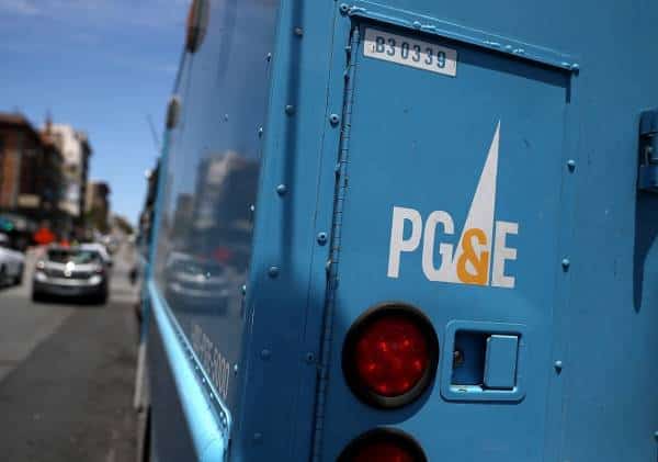 בשל החשש לשריפות בקליפורניה: רבע מיליון בתים עלולים להיות מנותקים מזרם החשמל