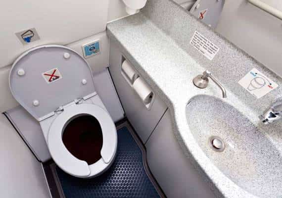 מיכלי תאי השירותים היו מלאים והטיסה להוואי נאלצה לנחות בסן פרנסיסקו