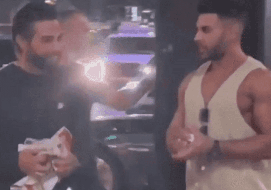 רופא השיניים ממיאמי שהסיר פוסטרים של חטופים טוען: "מעשיי פורשו לא נכון"