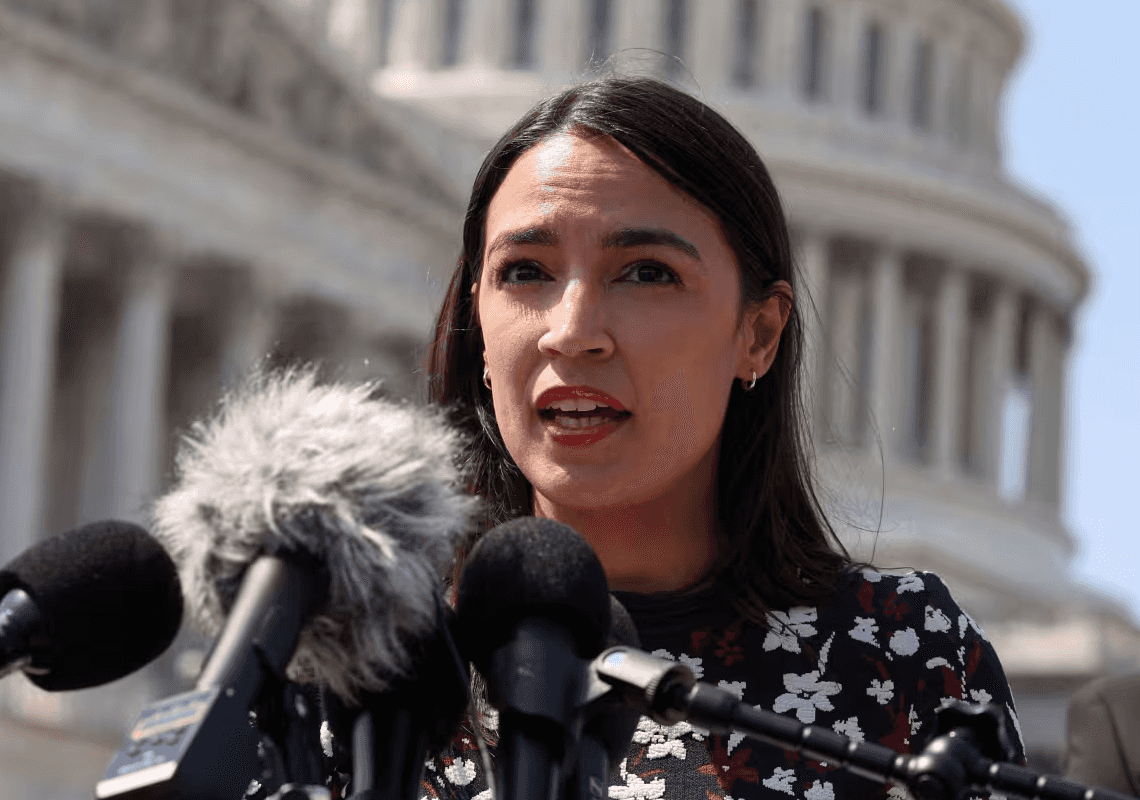 ארגון דמוקרטי מפסיק את תמיכתו ב-AOC: בגלל שהיא לא מספיק אנטישמית 