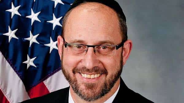 ניו יורק: שמחה פלדר מטרפד את תקוות הדמוקרטים; ימשיך להצביע עם הרפובליקנים