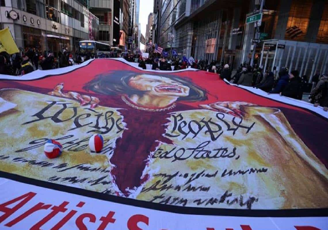 אלימות פוליטית ברחובות מנהטן: התנגשויות בין תומכי טראמפ ואנטיפה בניו יורק