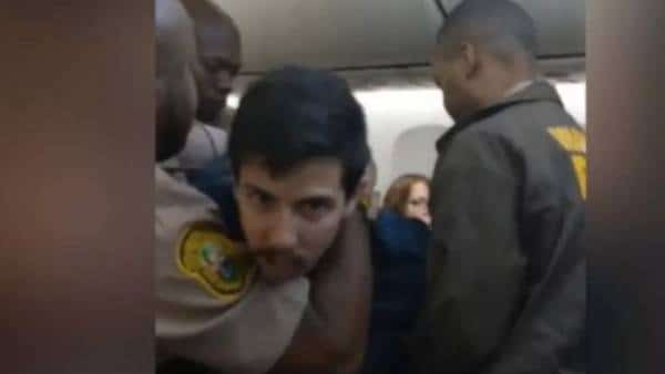 מיאמי: הטריד מינית במהלך טיסה וחושמל 10 פעמים בטייזר