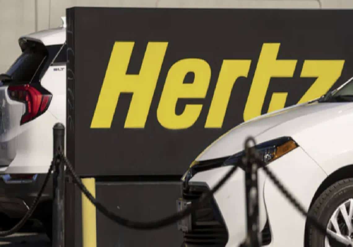 מאות בני אדם שרק ניסו להשכיר רכב לטיול או חופשה, הואשמו לפתע בגניבה - ונאסרו, עתה הם מנסים לנצח בתביעה ענקית