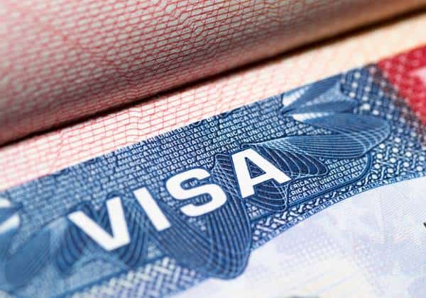 תרמית בדרך לגרין קארד: עו"ד מקליפורניה עשו מיליונים בהונאת ויזת משקיעים