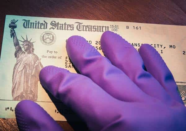 שר האוצר האמריקאי: "עד מחר, כספי הסיוע יועברו ל-80 מיליון תושבים"