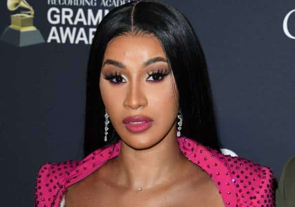 “לא ניסיתי לפגוע": קרדי בי חוטפת מהמעריצים