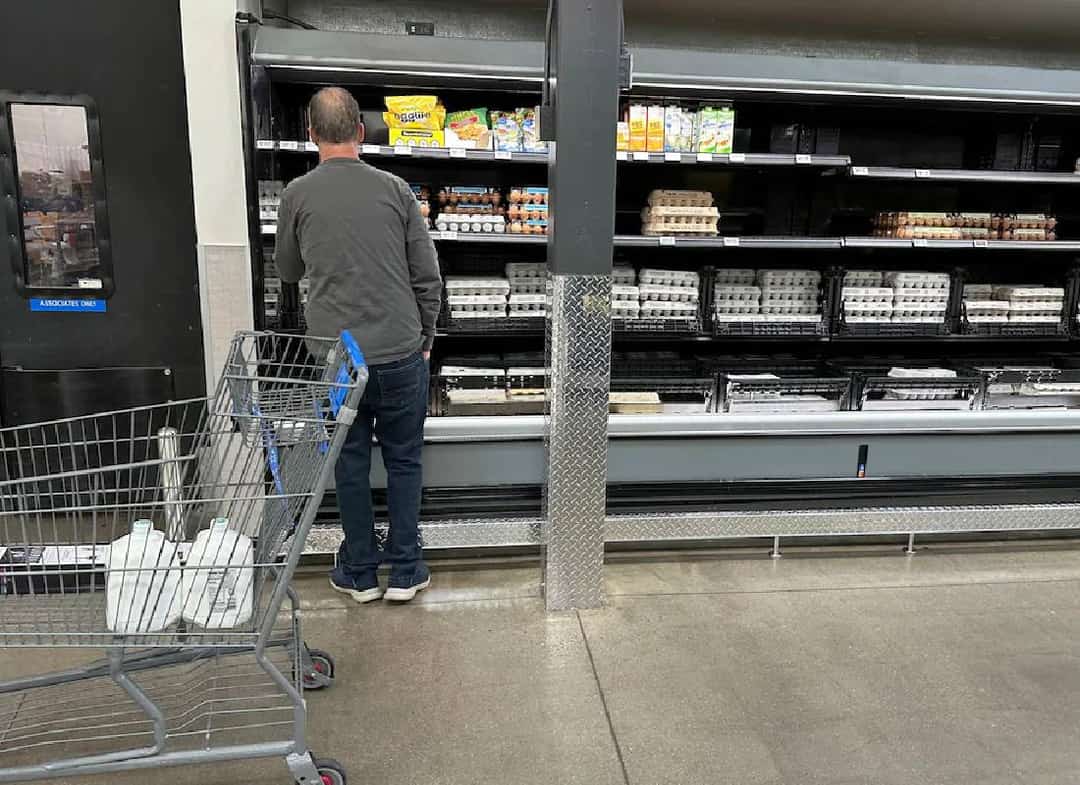משבר הביצים מחריף: מדפים ריקים ומחירי שיא לקראת החגים