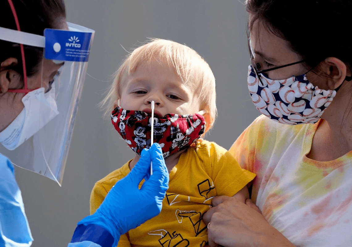 שיא במספר הילדים המאושפזים עם קורונה | ביידן מציע כסף לבתי ספר בפלורידה שיחייבו מסכות