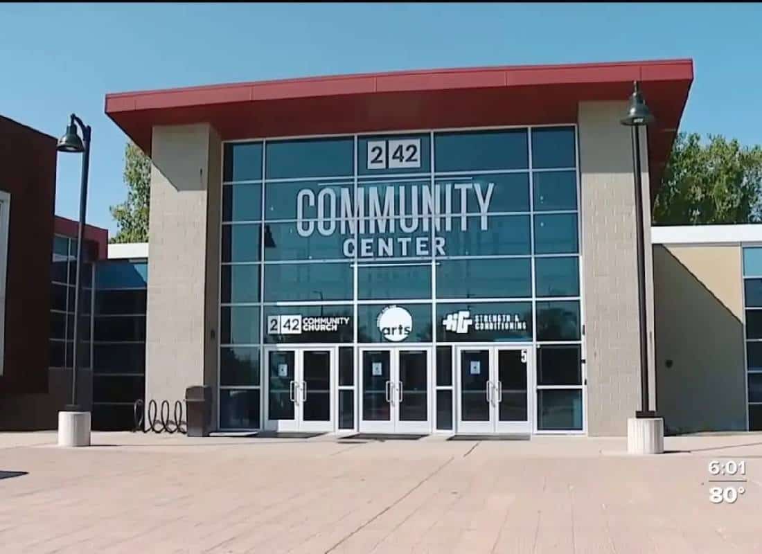 כומר ממישיגן נעצר ופוטר לאחר שהודה לכאורה בהסתרת מצלמה בשירותים של הכנסייה