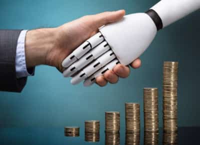 המהפכה השקטה: עובדים בארצות הברית המשתמשים בבינה מלאכותית מרוויחים עד 40% יותר