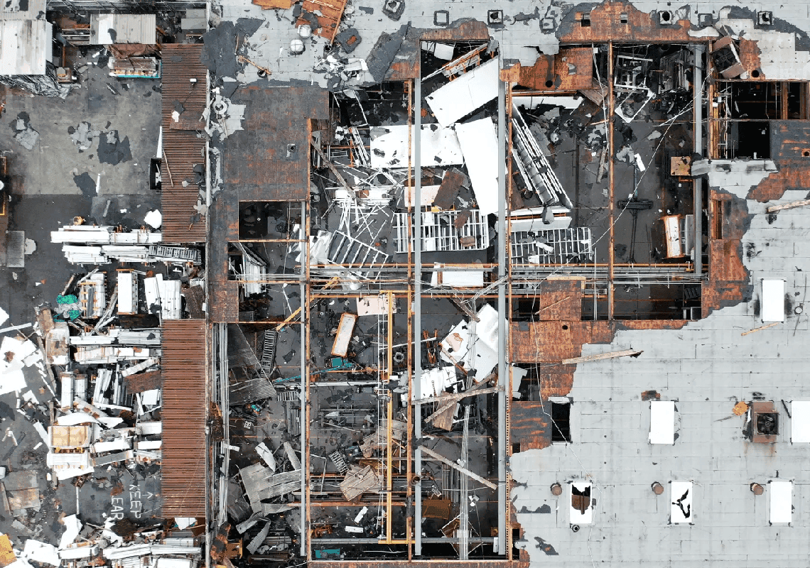 רוחות של 180 קמ"ש בלוס אנג'לס: "הטורנדו החזק ביותר שפגע באזור זה 40 שנה"