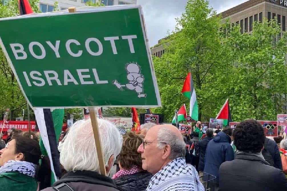 המכה הבאה? מאות מפגינים בפריז - "לאסור את השתתפות ישראל באולימפיאדה"