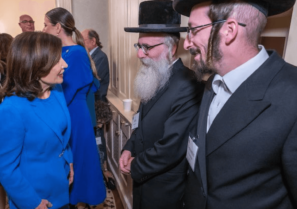 מושלת ניו יורק בהסכם עם החרדים: הפיקוח עם מוסדות החינוך היהודיים יצומצם